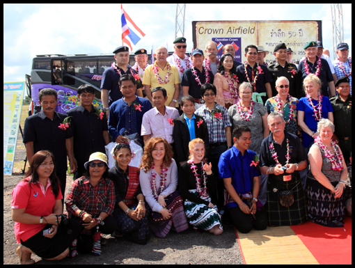 A group photocall before proceedings finish.