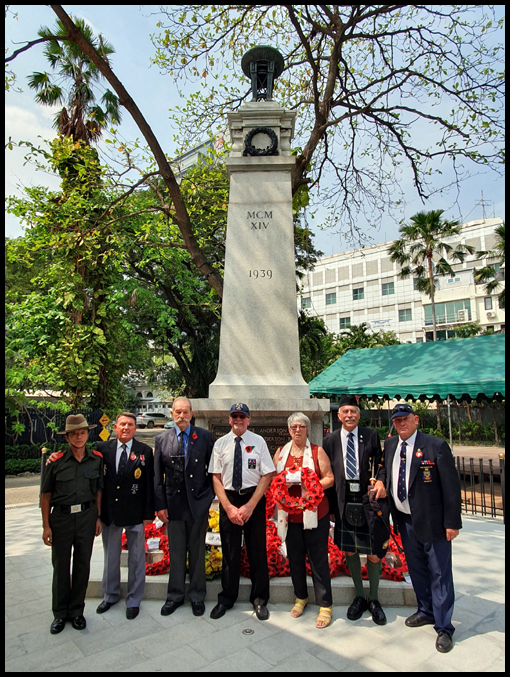 The final group picture beside the Monument.