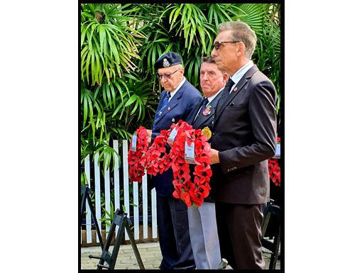Neville lays the OCA wreath before the Minister brings the service to a close.
