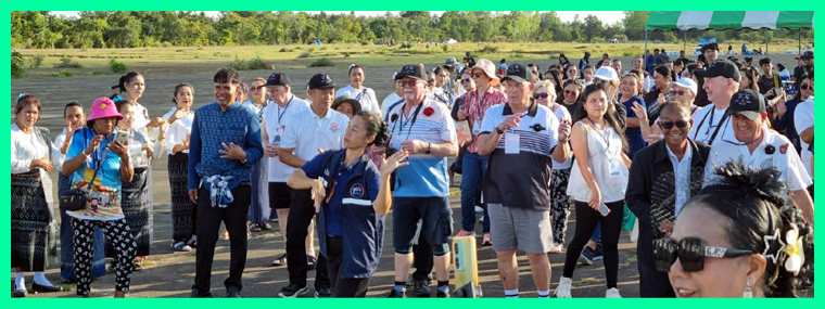 The OCA guests are invited to dance Thai style to the front of the stage.